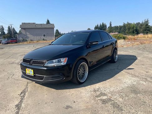 Used 2013 Volkswagen Jetta SE FWD image 23