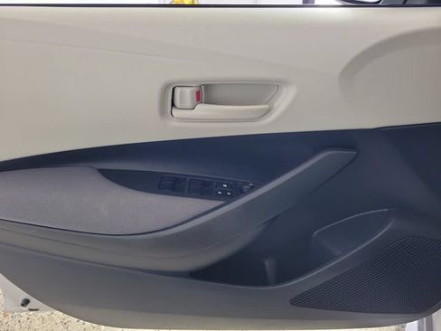 Used 2025 Toyota Corolla LE FWD image 21