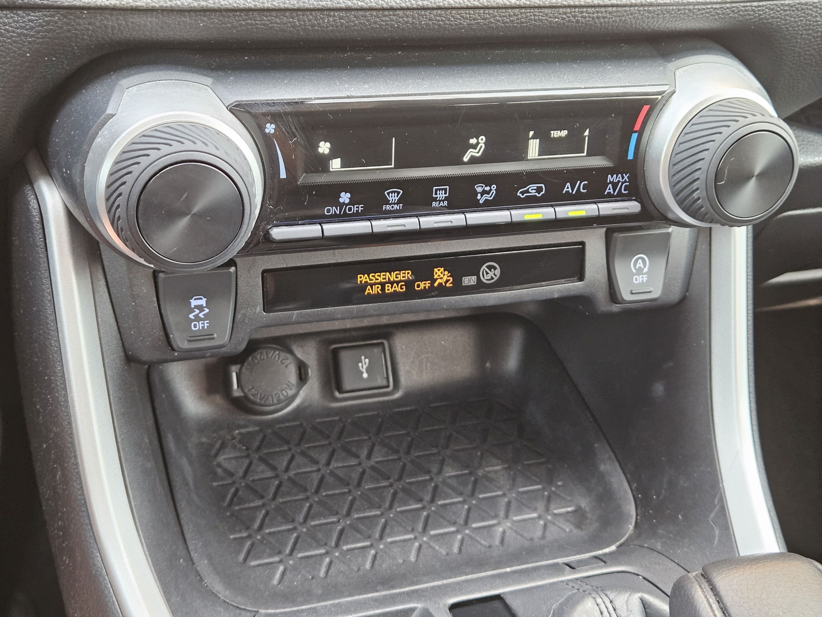 Used 2021 Toyota RAV4 LE AWD/4WD image 17