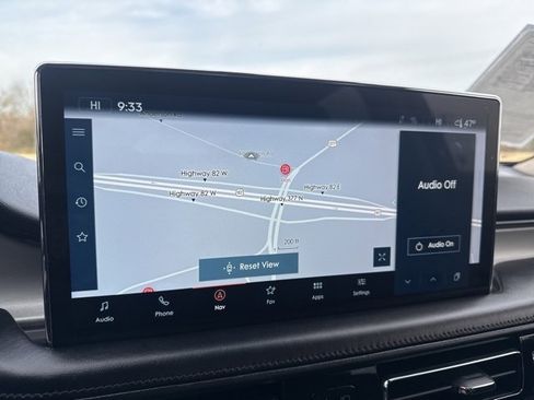 Used 2022 Lincoln Nautilus FWD w/ Premium Package image 3