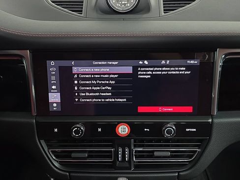 Certified 2025 Porsche Macan AWD/4WD image 17