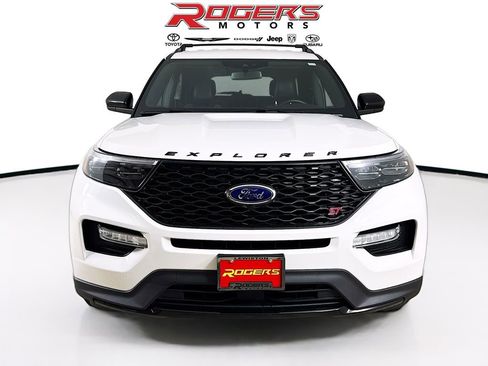 Used 2022 Ford Explorer ST image 2