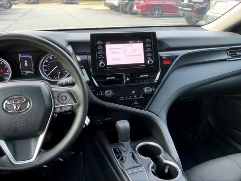 Used 2022 Toyota Camry LE image 7