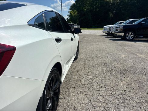 Used 2017 Honda Civic Touring image 7