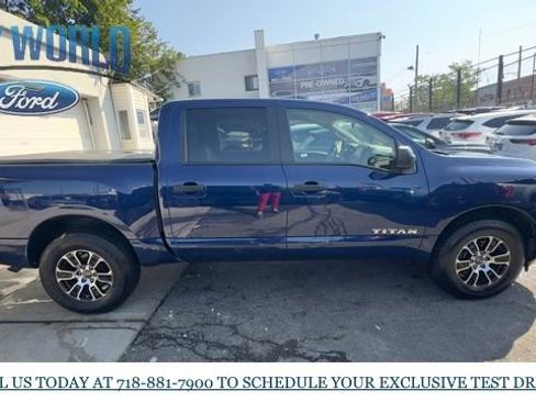 Used 2023 Nissan Titan SV image 6