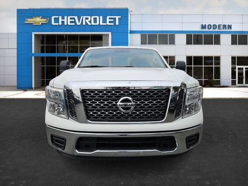 Used 2018 Nissan Titan SV image 8