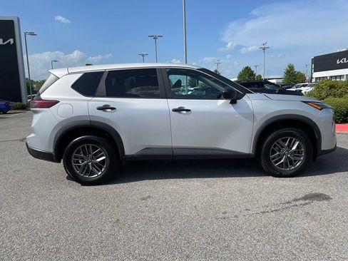 Used 2024 Nissan Rogue S AWD/4WD image 10