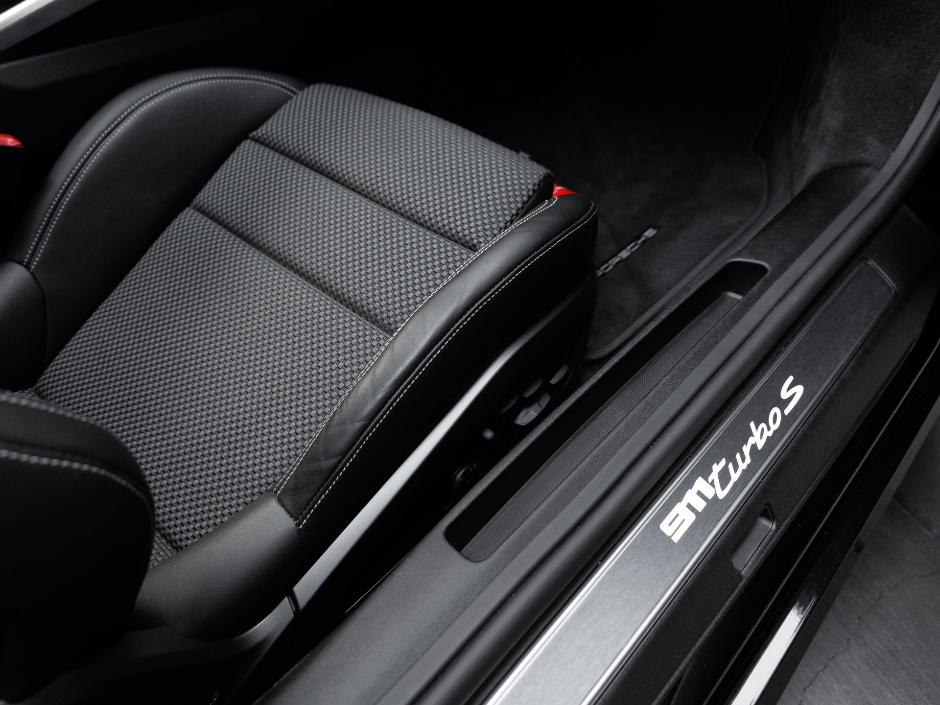 Certified 2024 Porsche 911 Turbo S AWD/4WD image 38