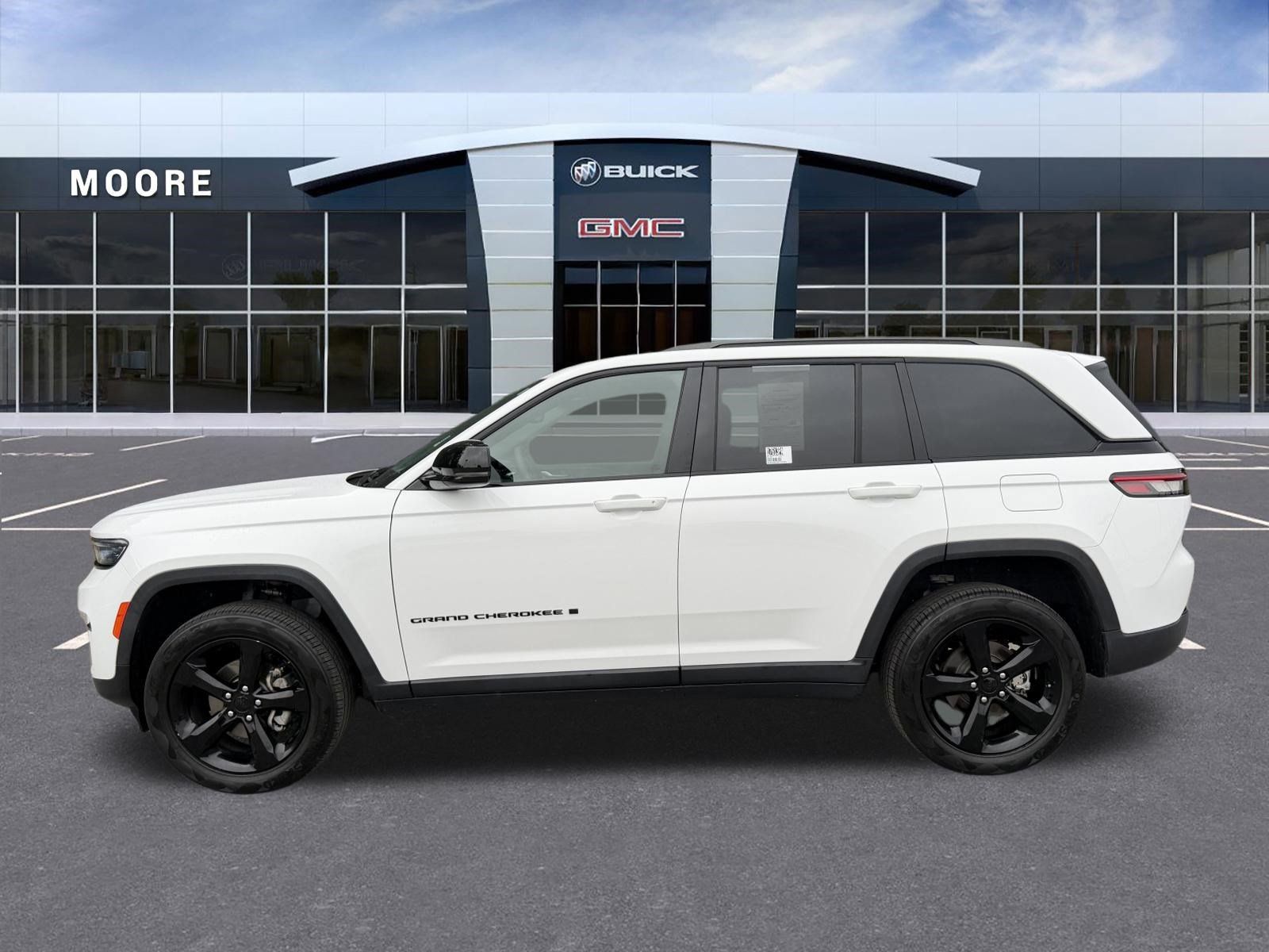 Used 2024 Jeep Grand Cherokee Altitude RWD image 6