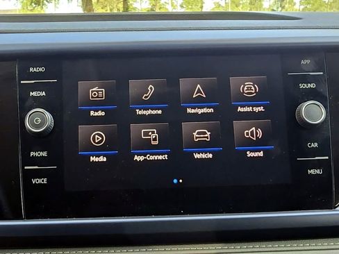Certified 2024 Volkswagen Taos SE FWD image 18