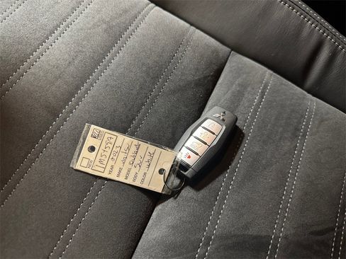 Used 2023 Mitsubishi Outlander SE image 32