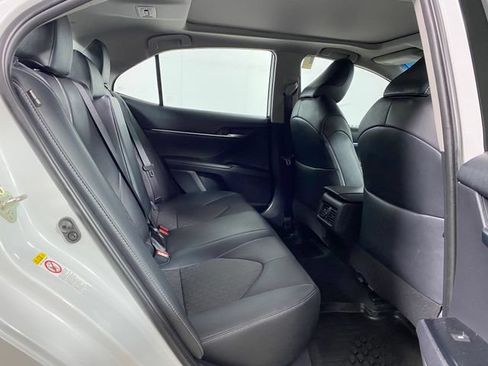 Used 2018 Toyota Camry XSE FWD image 9