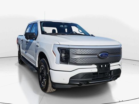 Used 2023 Ford F150 Lightning XLT image 2