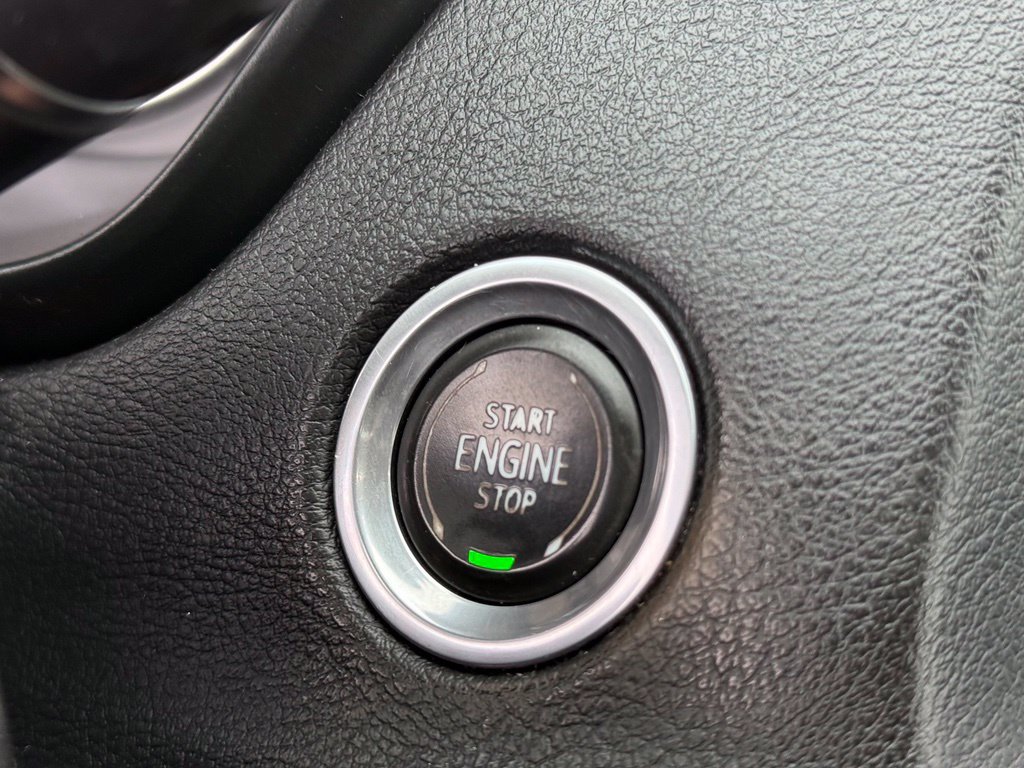 Used 2019 Cadillac XT4 Luxury w/ Cold Weather Package AWD/4WD image 41