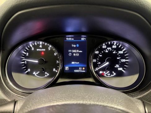 Used 2020 Nissan Rogue SV image 15