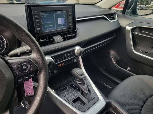 Used 2019 Toyota RAV4 LE image 32