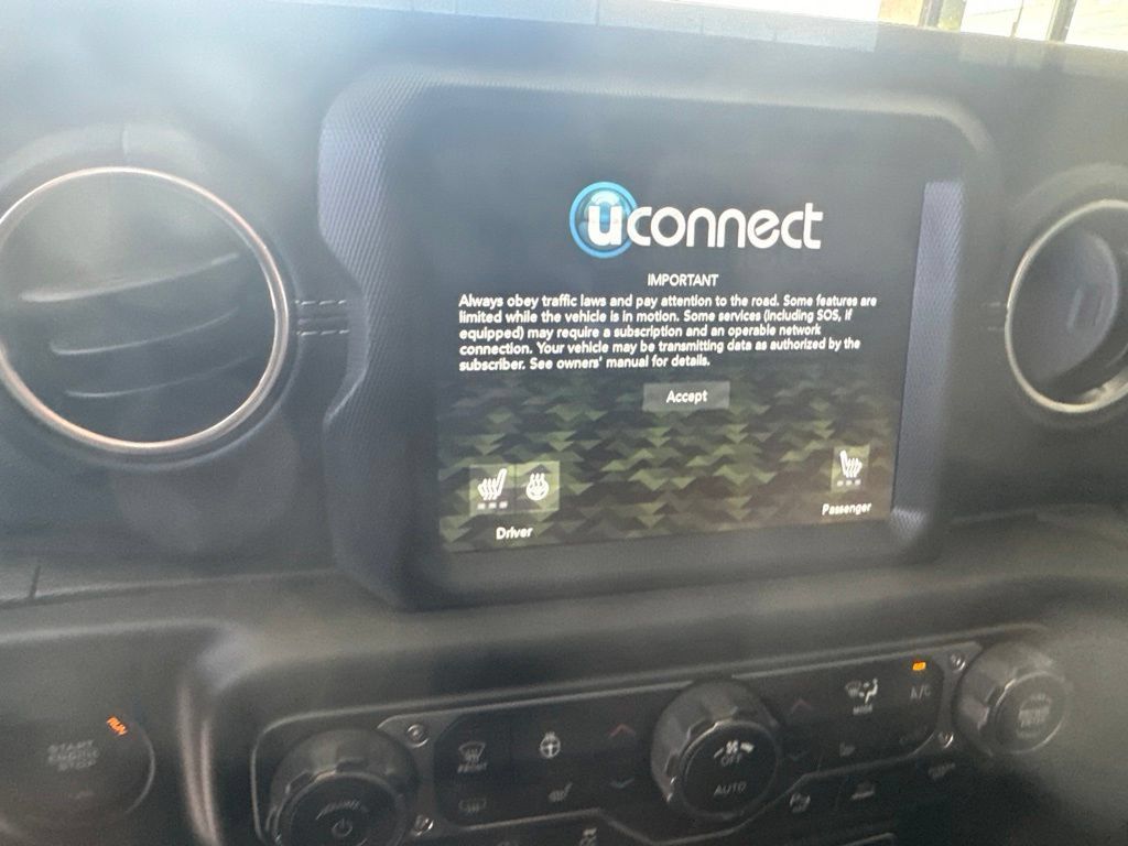 Used 2021 Jeep Gladiator Overland AWD/4WD image 12