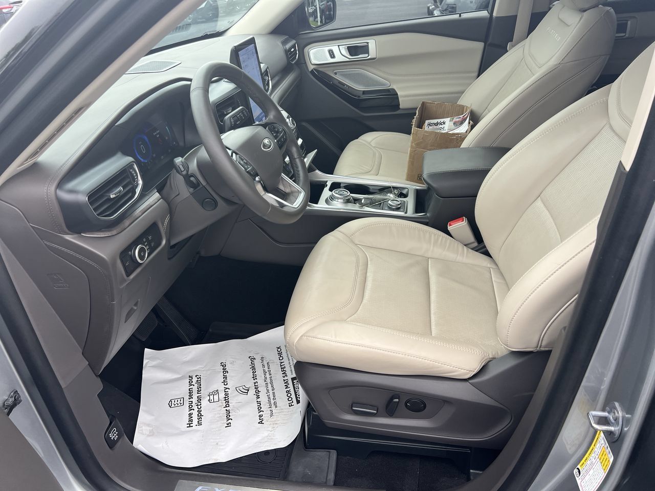 Used 2023 Ford Explorer Platinum w/ Technology Package AWD/4WD image 16