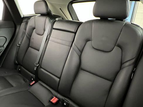 Used 2021 Volvo XC60 T5 Momentum w/ Premium Package image 25