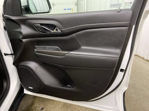 Used 2023 GMC Acadia SLT AWD/4WD image 33