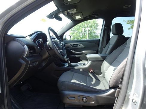 Used 2023 Chevrolet Traverse LT FWD image 8