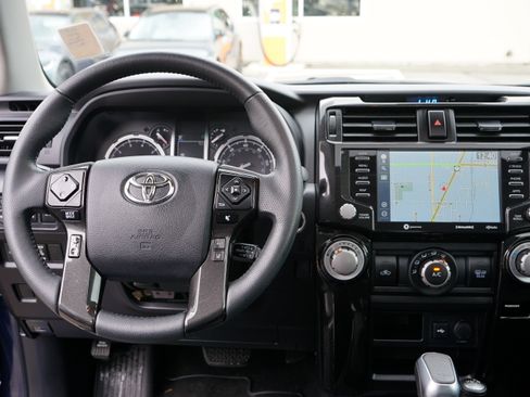 Used 2020 Toyota 4Runner TRD Off-Road image 18