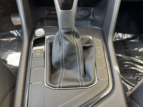 Used 2023 Volkswagen Tiguan SE image 25