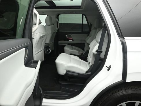 Used 2025 Ford Expedition Platinum AWD/4WD image 20
