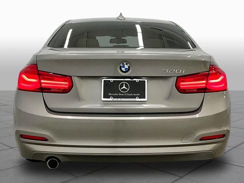 Used 2018 BMW 320i Sedan RWD image 5