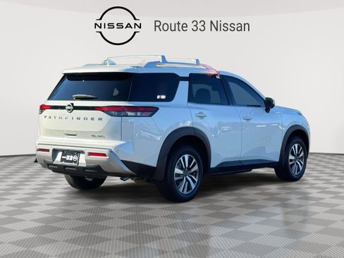 Used 2023 Nissan Pathfinder SL image 4