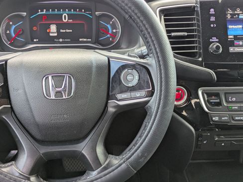 Used 2022 Honda Pilot Touring image 25