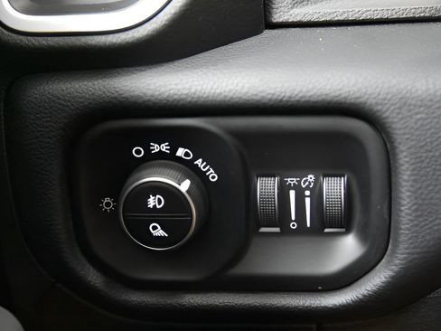 Used 2019 RAM 1500 Big Horn RWD image 23