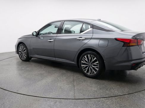 Used 2025 Nissan Altima 2.5 SV FWD image 6
