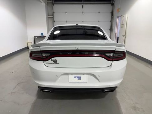 Used 2019 Dodge Charger SXT RWD image 6
