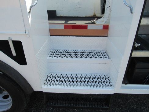 Used 2021 Ford F550 4x4 Regular Cab Super Duty image 17