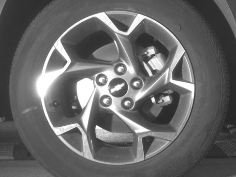 Used 2025 Chevrolet Trax LT FWD image 13