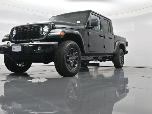 New 2025 Jeep Gladiator Sport image 37