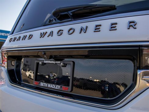Used 2024 Jeep Grand Wagoneer Series III w/ HD Trailer Tow Package image 13