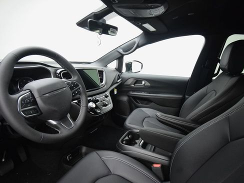 New 2027 Chrysler Pacifica LX FWD image 30
