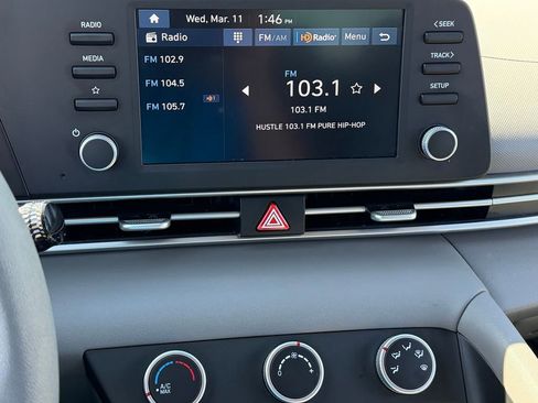 Used 2025 Hyundai Elantra SE FWD image 18
