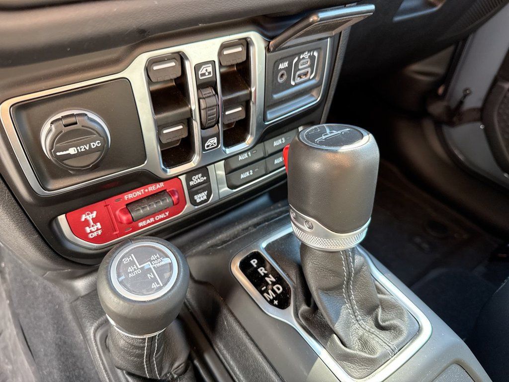 Used 2025 Jeep Gladiator Rubicon AWD/4WD image 17