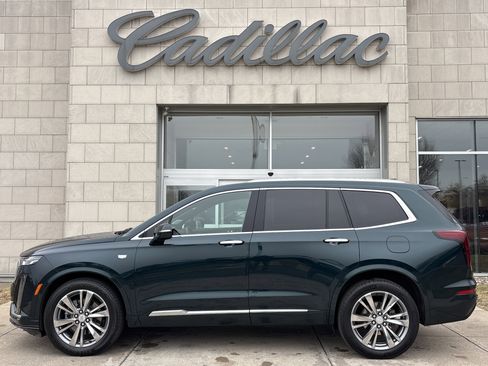 Used 2025 Cadillac XT6 Premium Luxury image 10