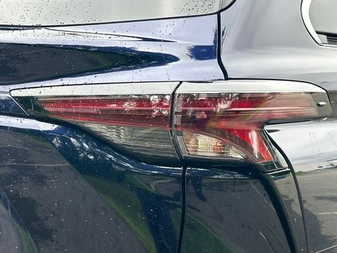 Used 2023 Toyota Sienna LE FWD image 5