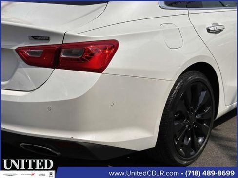 Used 2017 Chevrolet Malibu Premier w/ Premier Sun and Wheel Package image 11