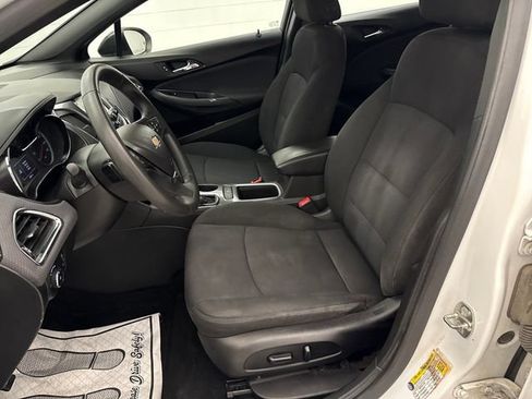Used 2018 Chevrolet Cruze LT w/ Convenience Package FWD image 10