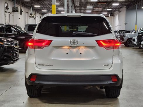 Used 2019 Toyota Highlander XLE FWD image 10