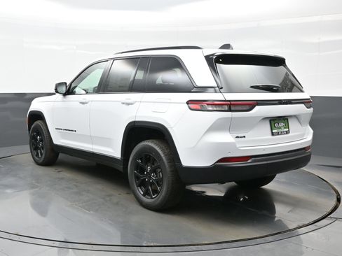 New 2026 Jeep Grand Cherokee Altitude image 4