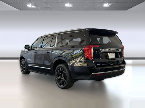 Used 2023 GMC Yukon XL SLT w/ SLT Premium Package RWD image 3