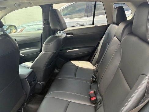 Used 2022 Toyota Corolla Cross XLE AWD/4WD image 10