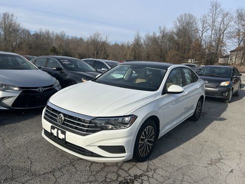 Used 2019 Volkswagen Jetta SE w/ Cold Weather Package image 2